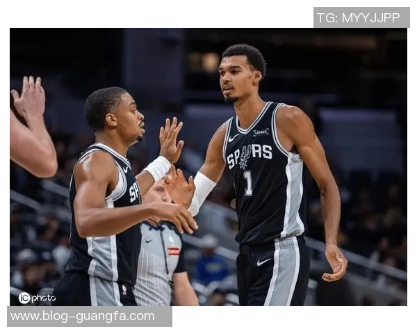 文班亚马展现全面实力半场贡献10分5板1助2断3帽引发热议