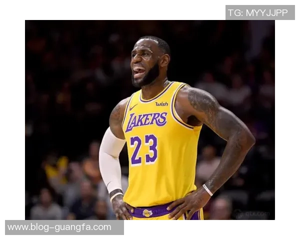 美媒调侃浓眉发布首款签名战靴引发球迷热议与期待